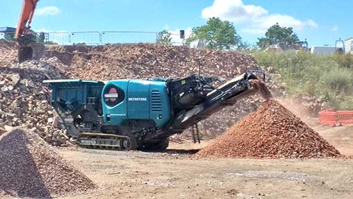 Metrotrak jaw crusher crushing demolition waste 