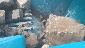 crusher inside jaw crushing chamber