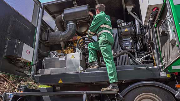 Service technician working on Crambo shredder 