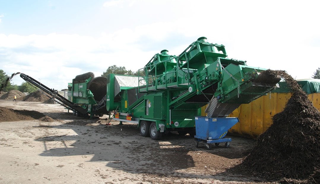 gallary-hurrikan-s-05 Hurrikan S and Nemus Trommel removing Plastics