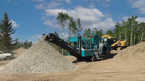 Maxtrak conecrusher performing secondary crushing in a gravel pit 